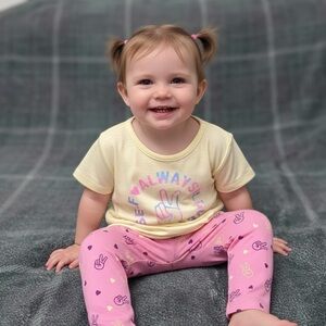 002 SET: Diva Leggings and blouse set size 12 mos